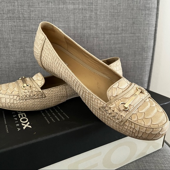 Geox Women’s python leather flats. US 8.5 (EU 38.5) - Picture 10 of 12